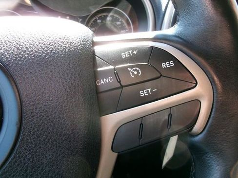 Used 2016 Jeep Cherokee Latitude w/ Cold Weather Group AWD/4WD image 13