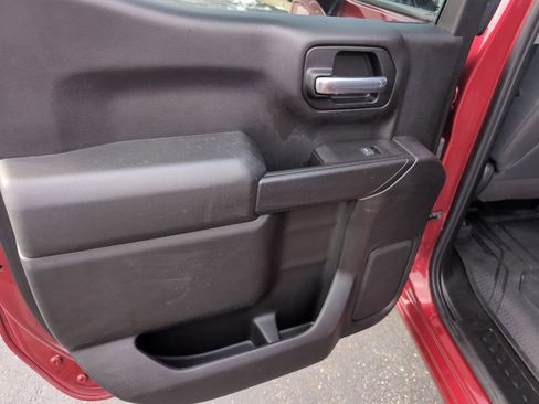 Used 2020 Chevrolet Silverado 1500 Custom w/ Custom Value Package image 11