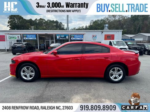 Used 2022 Dodge Charger SXT image 2