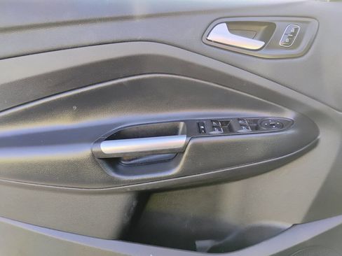 Used 2017 Ford Escape SE w/ Equipment Group 201A FWD image 15