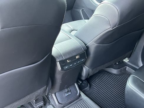 Used 2022 Toyota Highlander XSE FWD image 31
