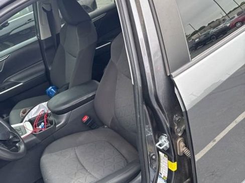 Used 2021 Toyota RAV4 XLE AWD/4WD image 9