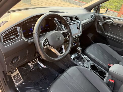 Certified 2023 Volkswagen Tiguan SE R-Line AWD/4WD image 8
