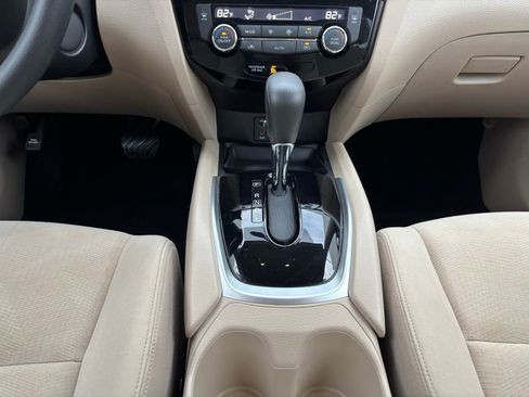 Used 2016 Nissan Rogue SV w/ SV Premium Package image 29