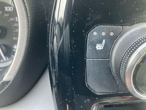 Used 2020 Toyota Highlander XLE AWD/4WD image 27