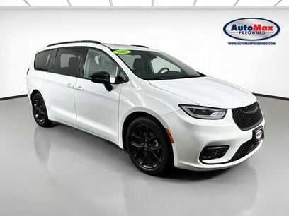 Used 2025 Chrysler Pacifica Limited