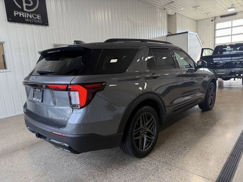 Used 2025 Ford Explorer ST-Line w/ ST-Line Street Pack AWD/4WD image 5
