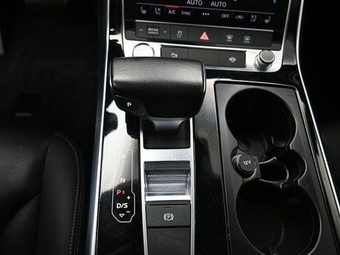 Used 2019 Audi Q8 Premium image 26