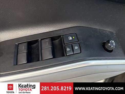 Used 2021 Toyota Highlander XLE image 11