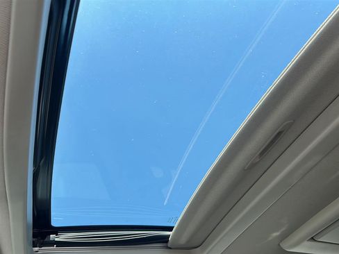 Used 2020 Toyota Sienna Limited Premium FWD image 3