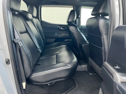 Used 2019 Toyota Tacoma TRD Off-Road AWD/4WD image 16