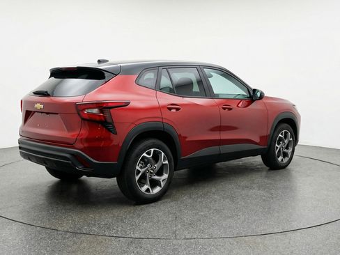 Used 2025 Chevrolet Trax LT FWD image 9