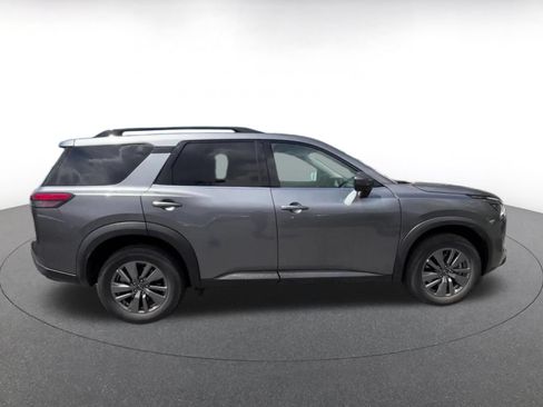 Used 2025 Nissan Pathfinder SV AWD/4WD image 16