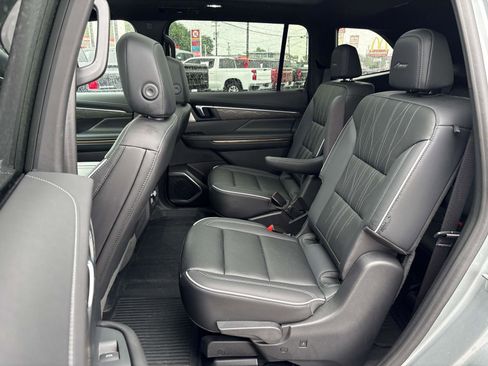 Used 2025 Buick Enclave Avenir w/ Super Cruise Package AWD/4WD image 10