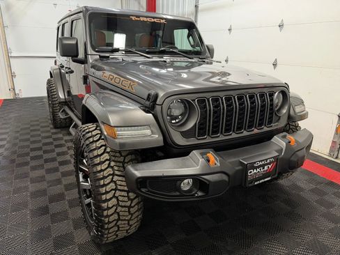 Used 2024 Jeep Wrangler Unlimited w/ LED Headlamp & Fog Lamp Group image 10