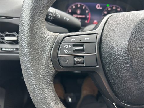 Certified 2023 Honda Accord EX image 29