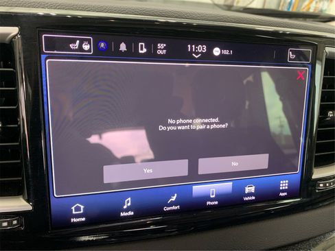 Used 2024 Chrysler Pacifica Touring-L image 32