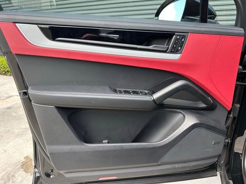 Certified 2026 Porsche Cayenne image 19