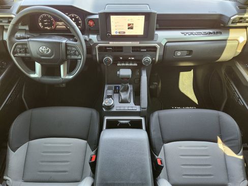 Used 2025 Toyota Tacoma TRD Off-Road image 29