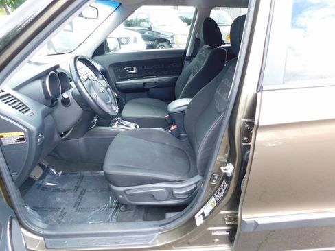 Used 2013 Kia Soul + FWD image 6