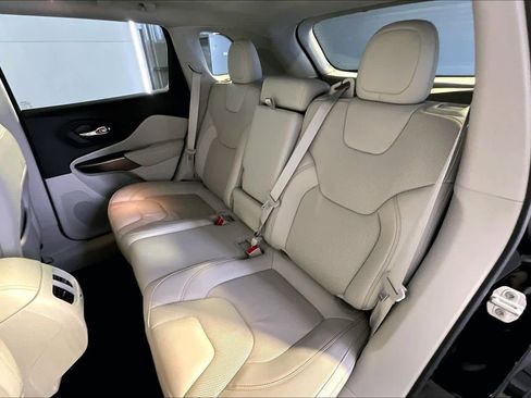 Used 2021 Jeep Cherokee Limited image 21