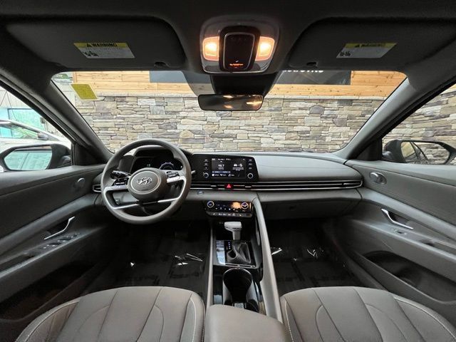 Certified 2023 Hyundai Elantra Blue FWD image 18