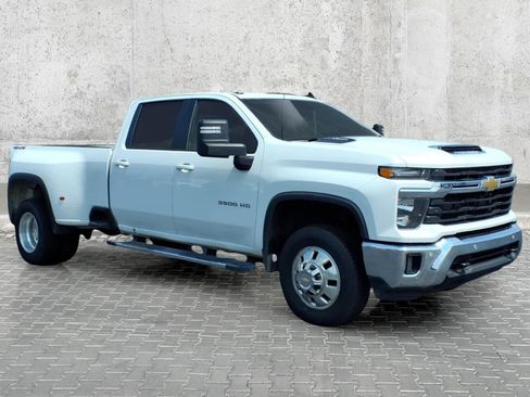 Used 2025 Chevrolet Silverado 3500 LT w/ Safety Package AWD/4WD image 2
