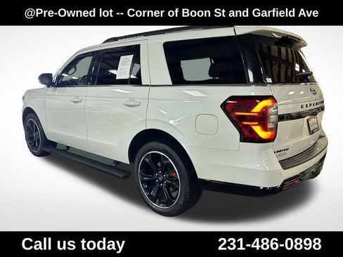 Used 2024 Ford Expedition Limited AWD/4WD image 3