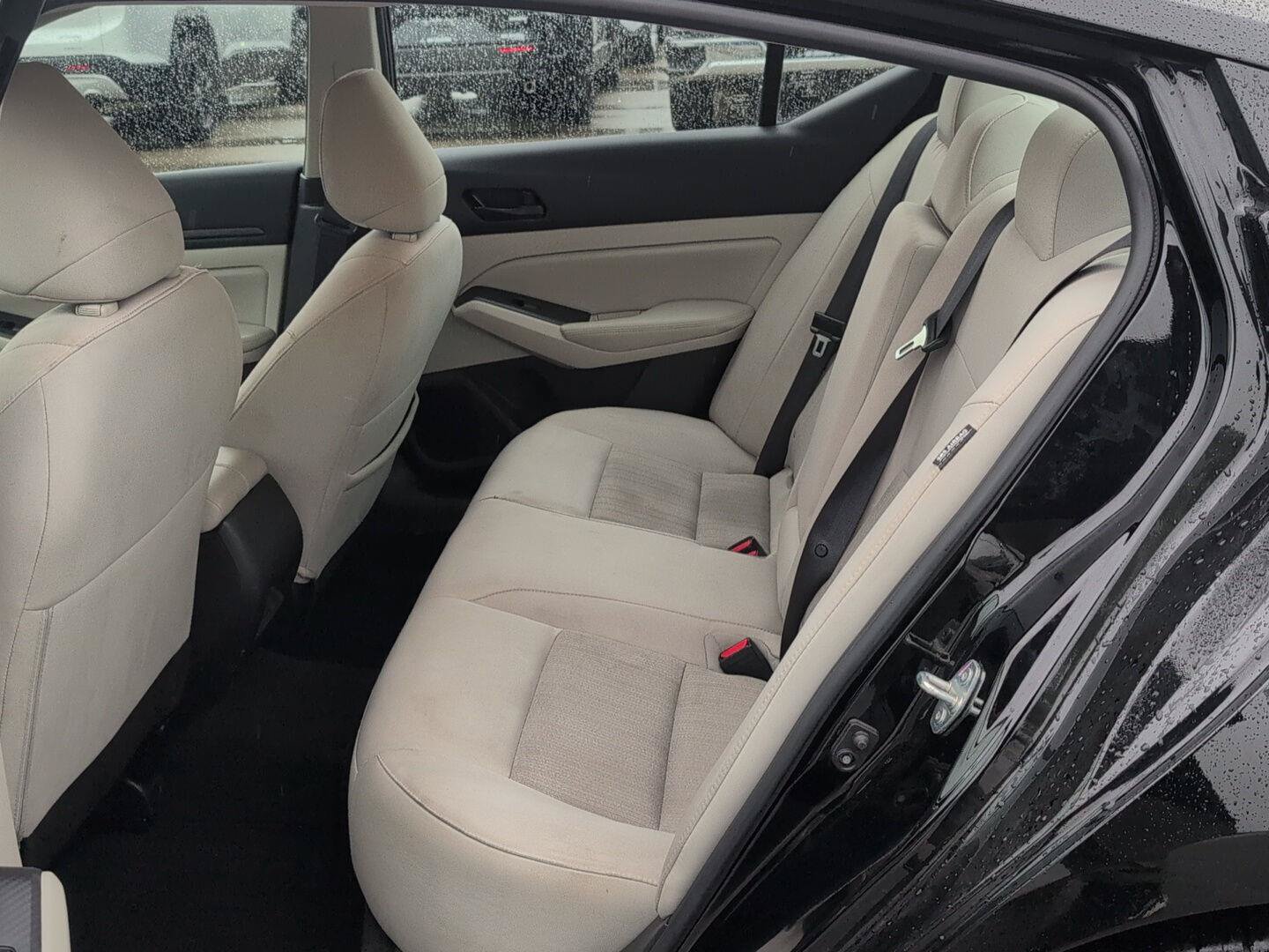 Used 2025 Nissan Altima 2.5 SV FWD image 13