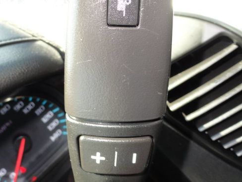 Used 2016 Chevrolet Suburban LS RWD image 32