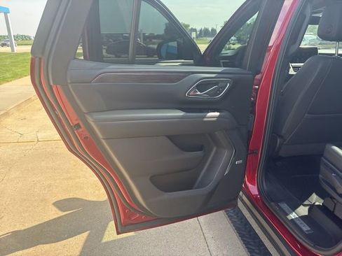 Used 2024 Chevrolet Tahoe Z71 w/ Luxury Package AWD/4WD image 15