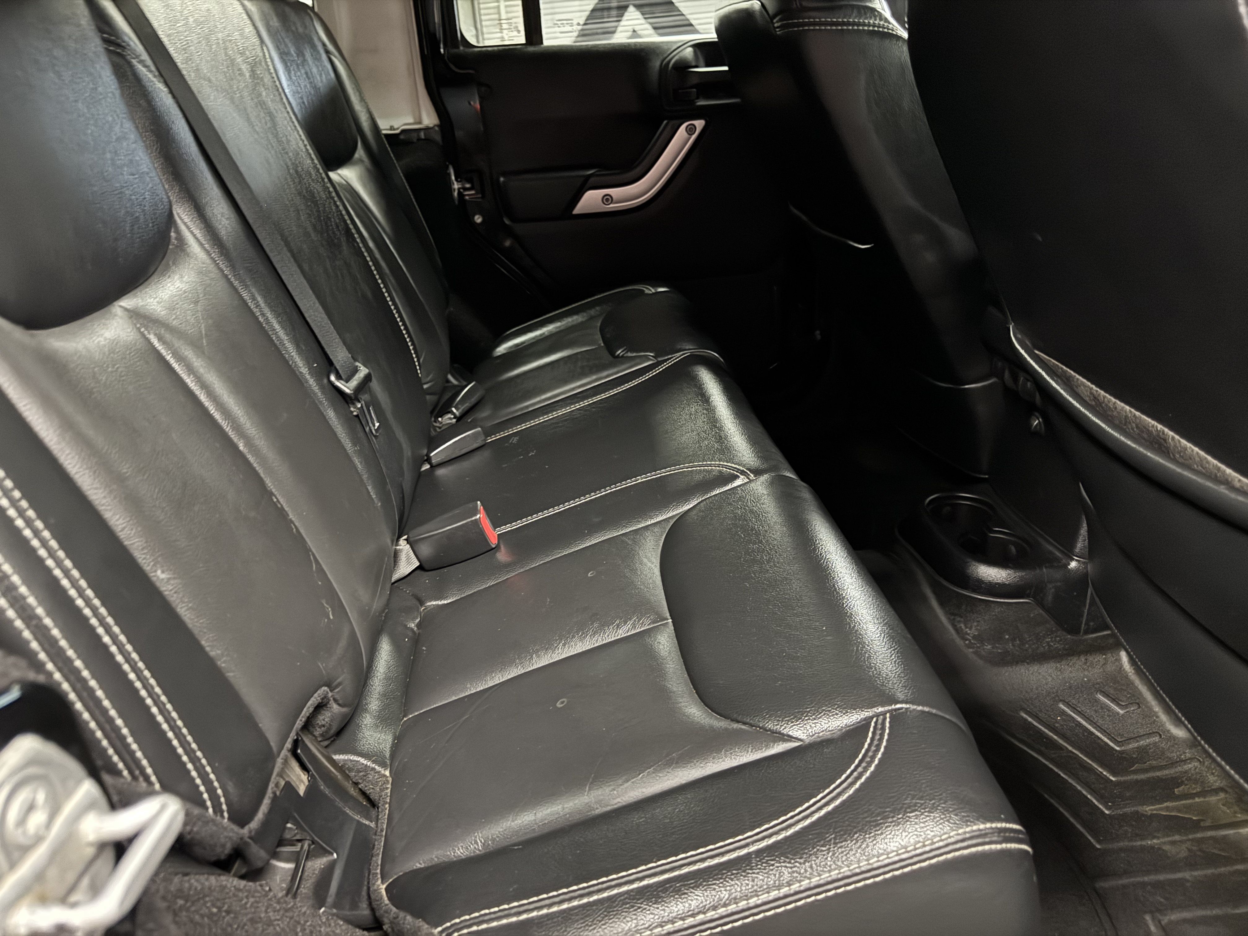 Used 2015 Jeep Wrangler Unlimited Sahara w/ Max Tow Package AWD/4WD image 13