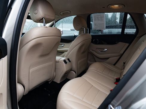 Used 2021 Mercedes-Benz GLC 300 4MATIC image 15