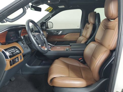 Certified 2024 Lincoln Navigator Reserve w/ Monochromatic Package AWD/4WD image 17