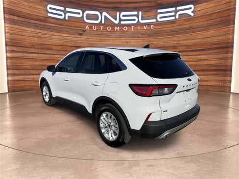 Used 2022 Ford Escape SE image 3