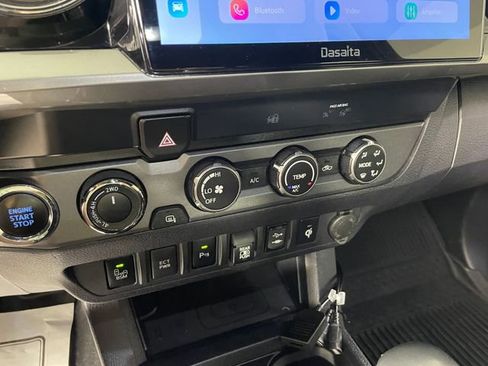 Used 2019 Toyota Tacoma TRD Off-Road w/ Technology Package AWD/4WD image 8