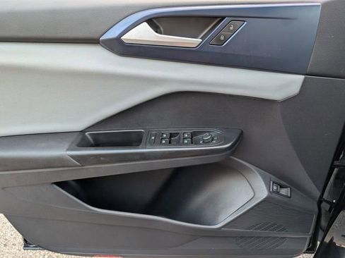 Used 2022 Volkswagen Taos SE image 26