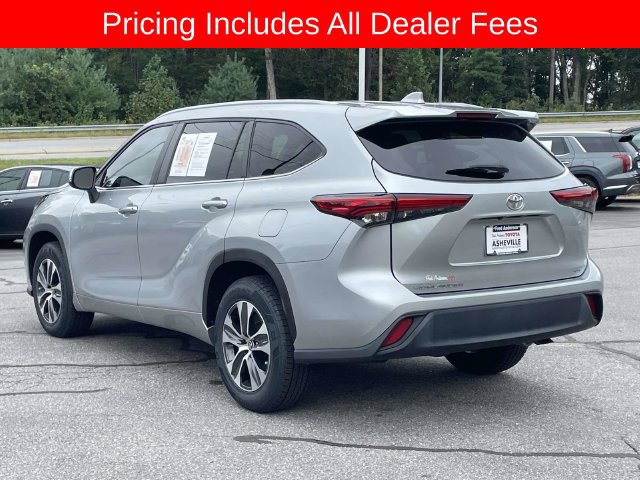 Used 2023 Toyota Highlander XLE FWD image 3