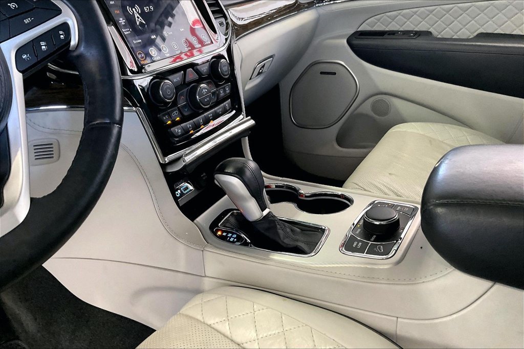 Used 2020 Jeep Grand Cherokee Summit AWD/4WD image 11