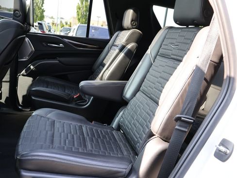 Used 2021 Cadillac Escalade Premium Luxury Platinum w/ Heavy-Duty Trailer Package AWD/4WD image 13