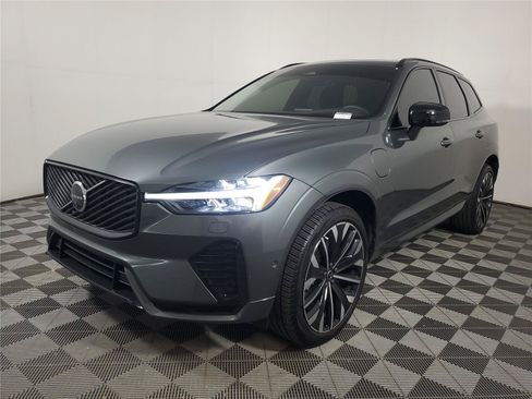 Certified 2026 Volvo XC60 T8 Ultra w/ Climate Package PRO AWD/4WD image 3