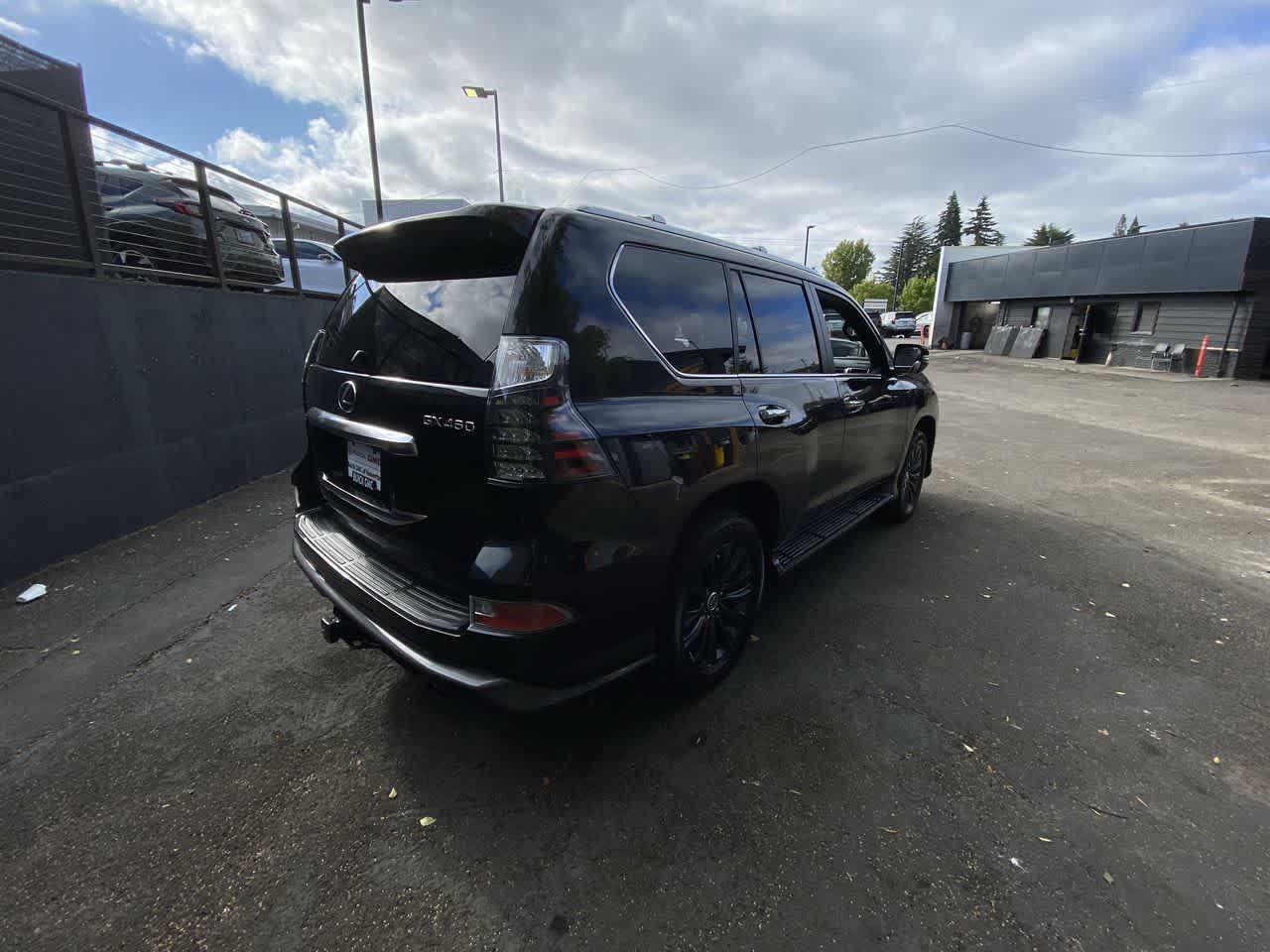 Used 2023 Lexus GX 460 Luxury w/ Sport Design Package AWD/4WD image 6