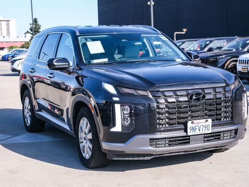 Used 2024 Hyundai Palisade SEL FWD image 3