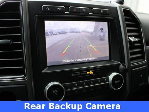 Used 2021 Ford Expedition XLT image 3