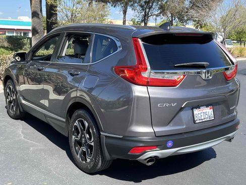 Used 2018 Honda CR-V Touring image 2