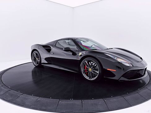 Used 2018 Ferrari 488 Spider RWD image 18