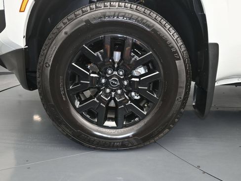 Certified 2026 Nissan Frontier SV w/ Tow Package AWD/4WD image 16