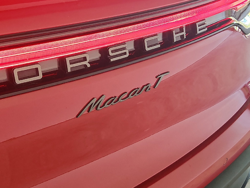 Certified 2026 Porsche Macan Turbo AWD/4WD image 32