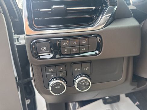 New 2026 GMC Yukon XL Elevation w/ LPO, Get Active Package image 14