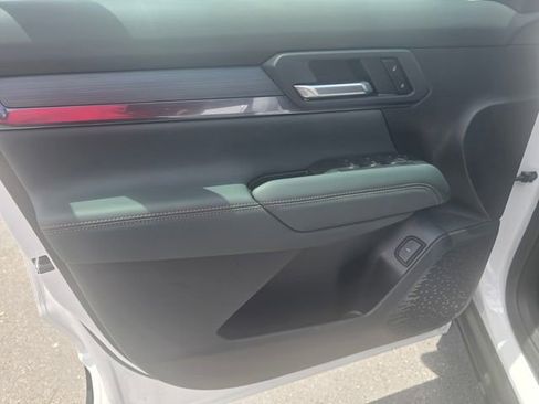 New 2026 GMC Terrain AT4 w/ Technology Package II AWD/4WD image 19